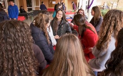 El segundo mercadillo solidario del IES Pascual Carrión abre las puertas a la Navidad en Sax
