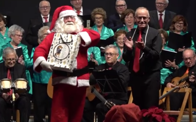 Se celebró el concierto Navideño de los mayores de Sax e invitados de Biar con la visita inesperada de Papa Noel