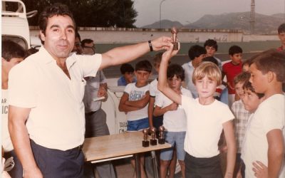 En el recuerdo los trofeos de fútbol de las comparsas sajeñas y sus plantillas