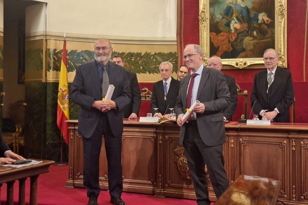 El profesor sajeño de la UMH Vicente Gil Guillén, Premio Docencia y Educación Médica de la Real Academia Nacional de Medicina de España
