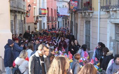 Los centros escolares de la localidad realizaron una de las tradiciones más importantes de nuestras fiestas: la Retreta y el Saludo al Santo