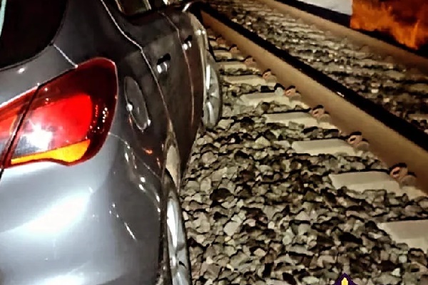 La policía local de Sax frustra un intento de suicidio en las inmediaciones de las vías del tren