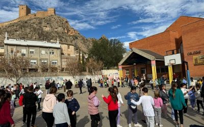 Los colegios se llenaron de música tradicional con las Danzas de Sax en la semana de la festividad de San Sebastián