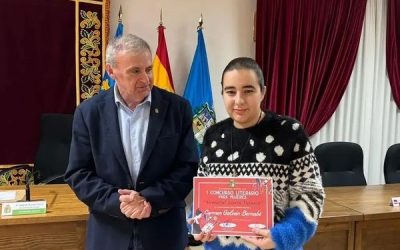 La escritora sajeña Carmen Galvañ gana el premio del I Certamen literario «Gloria Velasco» en Asturias