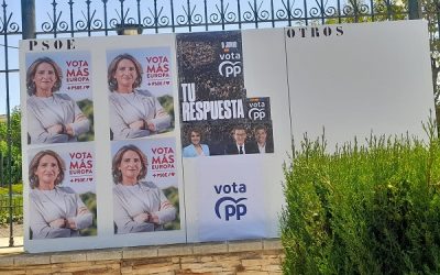 La tradicional pegada de carteles iniciaba la campaña electoral de las Europeas en Sax que nos acompañara con actos de las diferentes formaciones políticas durante dos semanas