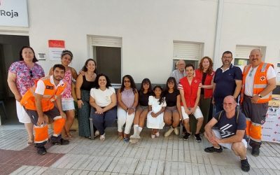 El “banco de la de la conversación” contra la soledad no deseada ya está ubicado en Cruz Roja Sax