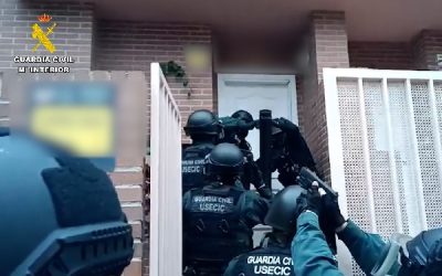 La Guardia Civil desmantela una banda dedicada al tráfico de drogas que procesaba su empaquetado en Sax