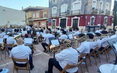 Exquisito concierto de la Sociedad Instructiva Musical Sones de Sax en los jardines de Fernando Tomás Maestre Gil