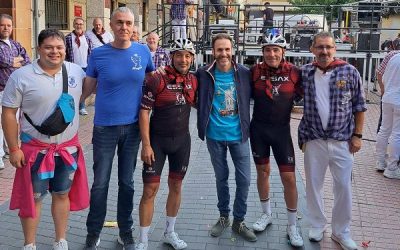 Después de 40 años dos sajeños vuelven a cubrir la distancia entre Sax y Alagón en bicicleta, esta vez por un motivo solidario