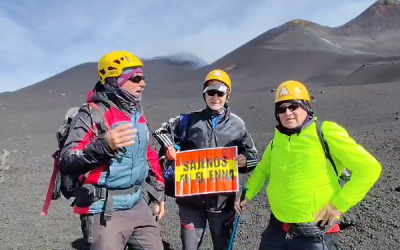 Dos sajeños suben al Etna, el volcán activo más grande y antiguo de Europa Continental, en memoria de un buen amigo