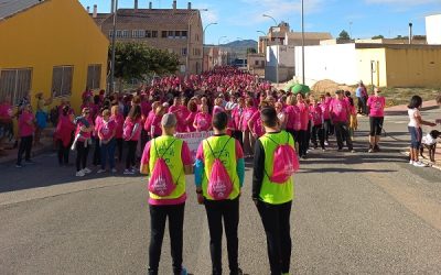 La marcha rosa llenó la villa de Sax de un profundo sentimiento de solidaridad, en conmemoración del Mes de Sensibilización sobre el Cáncer de Mama