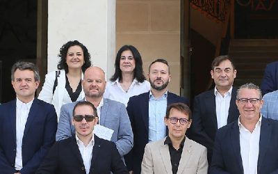 Sax es un miembro del Consejo Asesor de Suma, representado por su alcaldesa