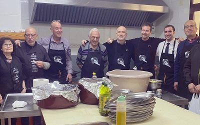 Ocho cocinas festeras y cientos de voluntarios trabajan en pro de la fiesta sajeña