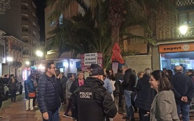 La sociedad sajeña se volcó con la celebración del Día internacional contra la Violencia de Género, con la lectura de manifiesto a través de la Plataforma ciudadana “Primer sábado de mes de Sax”