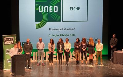 El Colegio Alberto Sols recibe el XII Premio Radio Onda Cero Elche por su compromiso con la educación