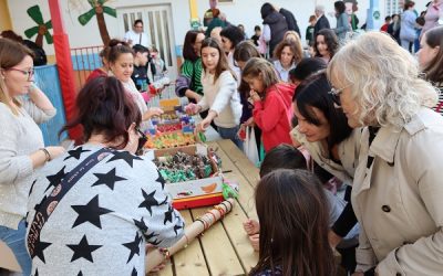 XVII edición del mercadillo solidario en el colegio Cristóbal Colón “mirando por los más necesitados”