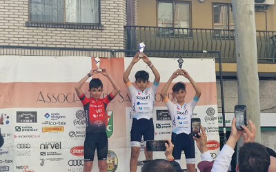 El Club Ciclista Sax hace pódium en Alcoy el Gran Premi Trofeu Sant Jordiet-Caixa Popular de Escuelas