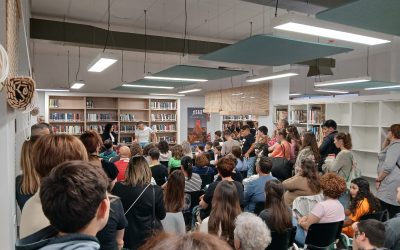 Éxito de participación ciudadana en la renovación de la biblioteca de Sax, con el escritor Eloy Moreno