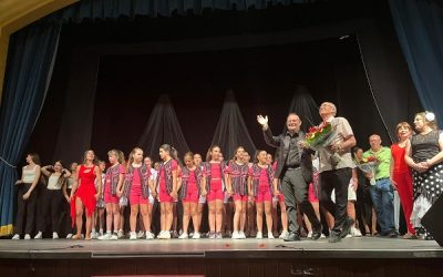 El teatro Cervantes de Sax vivió una tarde especial de arte, emoción y sobre todo compromiso