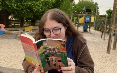 La joven escritora sajeña Paula Estevan trata el acoso escolar en su primer libro que presentará en Sax