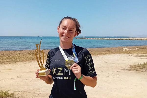 Una nadadora sajeña se alza con la XXVIII travesía a Nado Tabarca Santa Pola