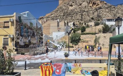 Celebración de las fiestas del barrio Fuente El Cura en honor a la Virgen del Carmen, con un ambiente lleno de alegría, tradición y convivencia