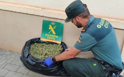 Detenidas tres personas en Sax por tráfico de drogas tras localizar marihuana en su vehículo