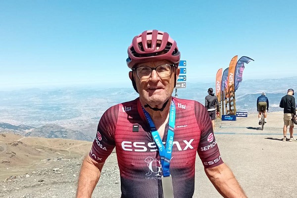 Un corredor sajeño cumple su décima participación en la prueba clásica cicloturista Sierra Nevada Límite Subida al Veleta a sus 79 años