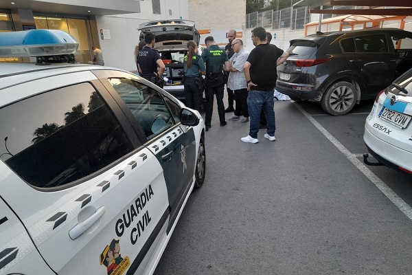 Fallece un hombre de unos 60 años de un posible paro cardíaco en el aparcamiento de un supermercado en Sax