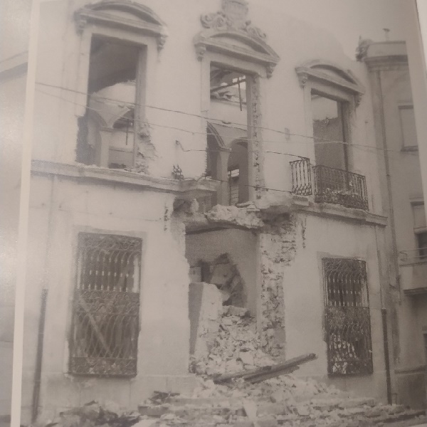 El derribo del edificio del Ayuntamiento de Sax en 1974 y 1975