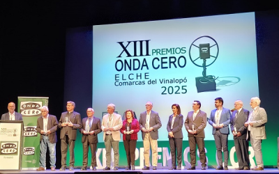 El cronista oficial de la Villa de Sax recibe un valioso galardón en los XIII Premios Onda Cero Elche
