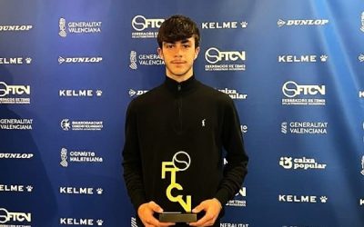 Un joven sajeño se alza con un importante premio en la Gala del Tenis Valenciano 2025