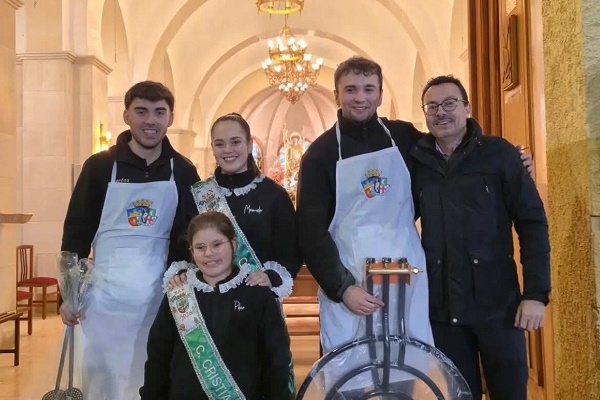 La Plaza de San Blas fue el escenario del LI Concurso de Gachamigas de la Mayordomía de San Blas, que premió a las comparsas de Cristianos, Árabes Emires y Moros