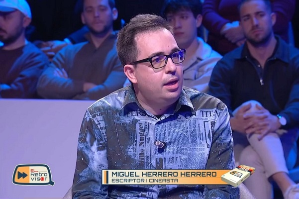 El sajeño Miguel Herrero Herrero y las luces de Sax en “El retrovisor” de À Punt