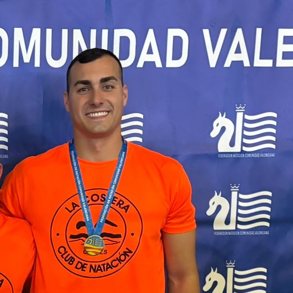 El sajeño Carlos Rivera firma un doblete histórico: dos récords autonómicos en el Autonómico de Natación