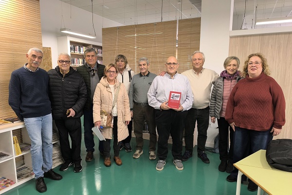 La biblioteca de Sax acogió la recepción de una novela histórica ambientada en Sax y basada en hechos reales