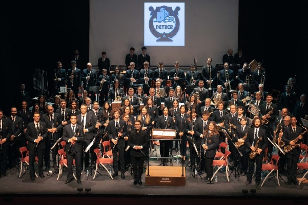 La música de fiestas llega a Petrer con el 42º Concierto de música festera, dirigido por Luis Sánchez Jiménez