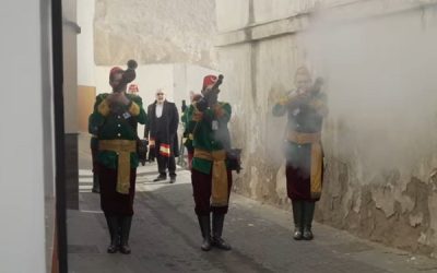 El rugido de la pólvora sajeña: las ocho comparsas de Sax se preparan para el curso oficial de arcabucería