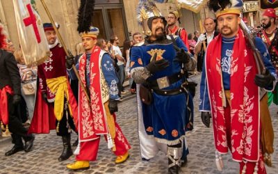 El estruendo de la pólvora de las fiestas de San Blas de Sax, presente en los actos del 750 aniversario del patronazgo de Sant Jordi en Alcoy
