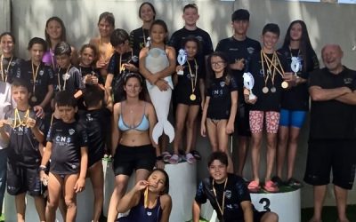 El Club Natación Sax brilla con un festival de medallas en el cierre de temporada en su histórico trofeo