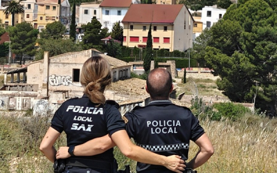La Policía Local de Sax despide con honores y nostalgia a dos de sus agentes más veteranos